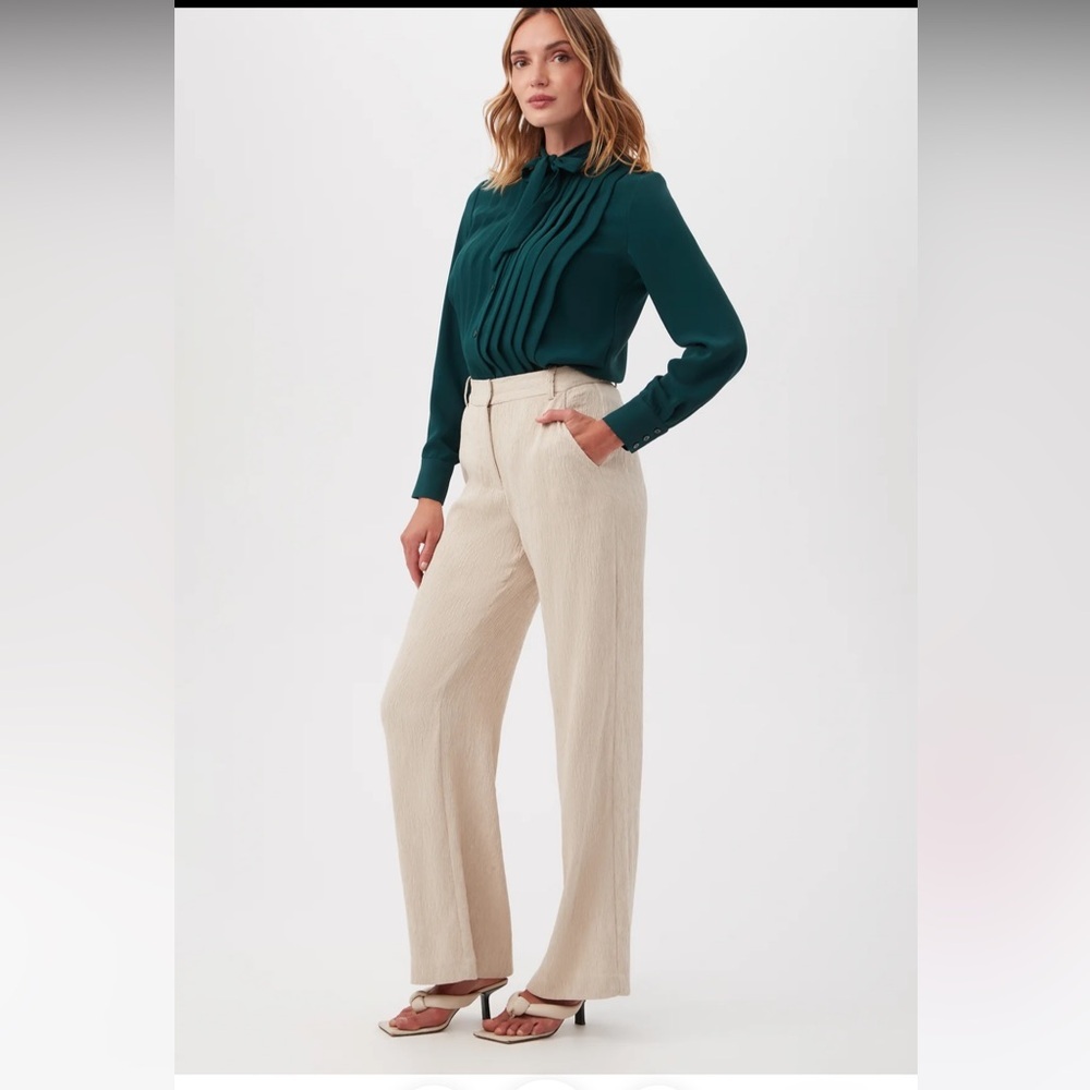 Trina Turk Tan Wide Leg Office Casual Pants. Size 2.